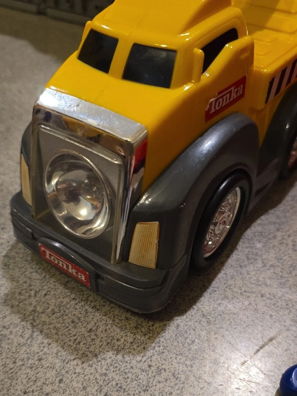 Tonka Yellow and Gray Handle Tow Truck Toy Freshligth Perfect For Trick Or Treat